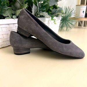 Brand new Bandolino shoes, gray, suede, size 8